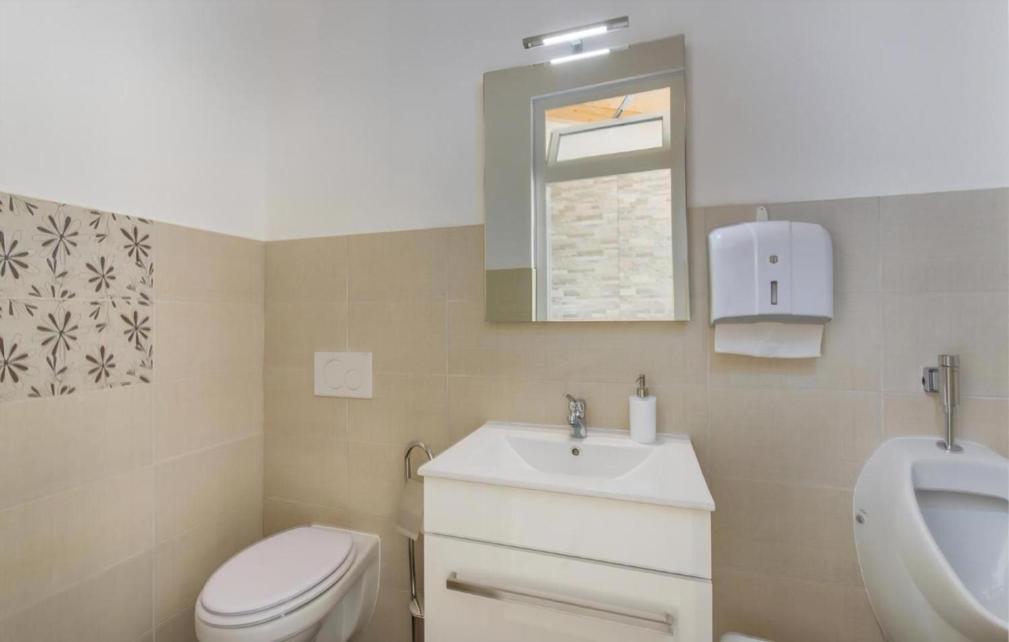 Apartment Mit Gemeinschaftlichem Pool Und Grill
